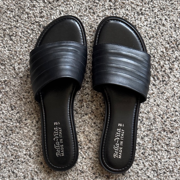 Bella Vita Women's Black Slide Sandals - Picture 1 of 2